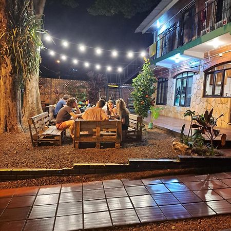 Benteveo Hostel Iguazu Пуерто Игуасу Екстериор снимка